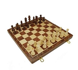 JOGO DE XADREZ DE MADEIRA COM MALETA 34PÇ. HM6594