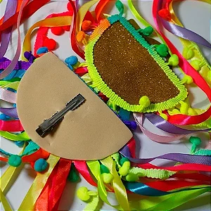 Ombreira de carnaval colorida.