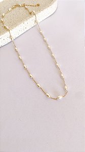 Colar Nina - mini corrente com pérolas ovais Banho Ouro 18k