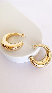 Argola Amelie - ponta grossa Banho Ouro 18k