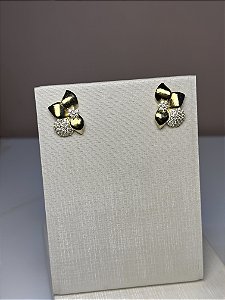 Brinco meia flor banhado a ouro