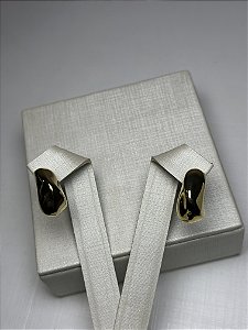 Brinco orgânico banhado a ouro