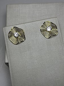 Brinco flor com pedra
