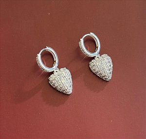 BRINCO ARGOLA CRAVEJADA EM PRATA 925