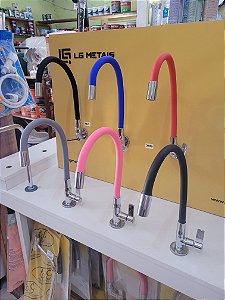 Torneira de Tubo Flexível Colorida - Parede