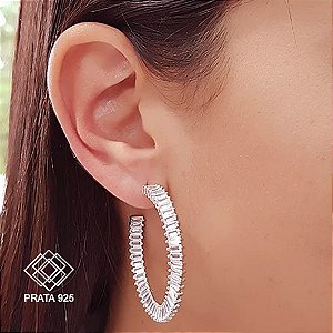 Brinco Meia Argola Grande Zircônias Prata 925