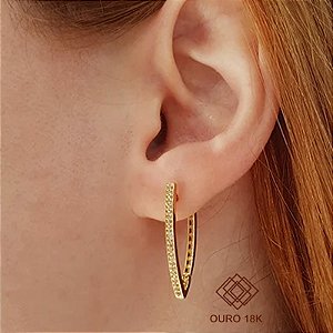 Brinco Argola Modelo V em Ouro 18k Zircônias