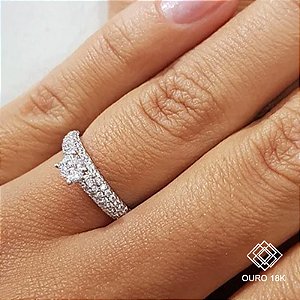 Anel Solitário Ouro Branco 18k Zircônias