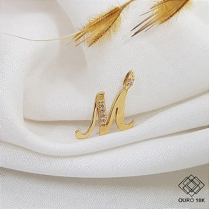 Pingente Letra M Ouro 18k Zircônia