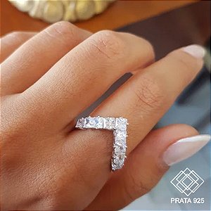 Anel Asa Delta Prata 925 Zircônias
