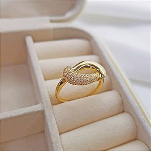Anel Vazado em Ouro 18k e Zircônias