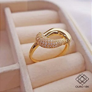 Anel Vazado em Ouro 18k e Zircônias