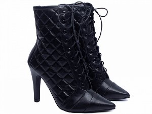 Bota Bico Fino Matelassê Preto