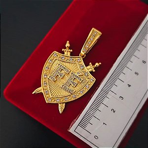 Pingente Fé Escudo Cravejado G - Banhado a Ouro 18k
