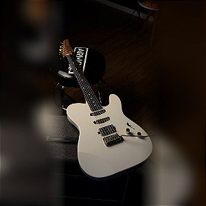 Guitarra Seizi Katana Sakura HSS Pearl White Gold RW com Bag