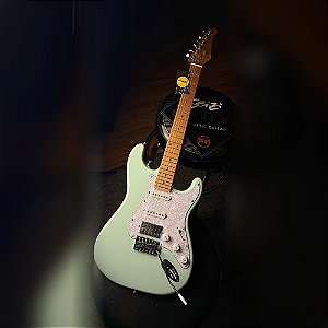 Guitarra Seizi Fun Vintage Budokan HSS Surf Green com Bag