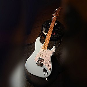 Guitarra Seizi Fun Vintage Budokan HSS Daphne Blue com Bag