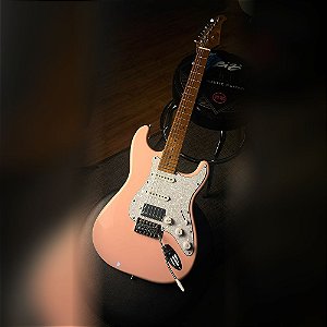 Guitarra Seizi Fun Vintage Budokan HSS Shell Pink com Bag