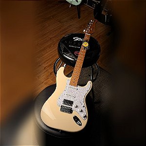 Guitarra Seizi Fun Vintage Budokan HSS Light Cream com Bag