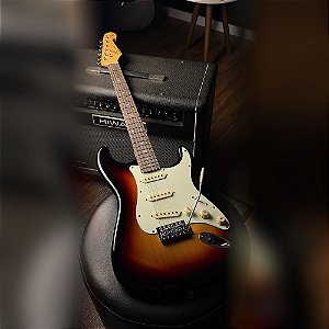 Guitarra SX SST62 Vintage 3 Tone Sunburst SSS com Bag