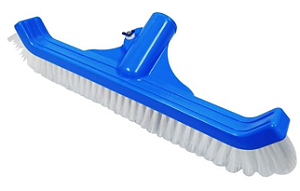 Escova curva para piscina nylon tradicional 44cm. SODRAMAR. Cod 527