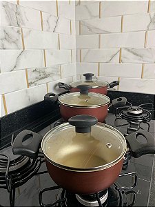 Kit Panelas Caçarolas Antiaderente 3 Peças Tamanho 16,18 e 20 Cereja e Dourado