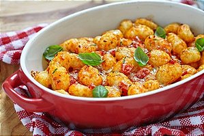 NHOQUE DE BATATA COM DELICIOSO MOLHO POMODORO E PARMESÃO