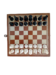 Jogo de Xadrez com tabuleiro e peças