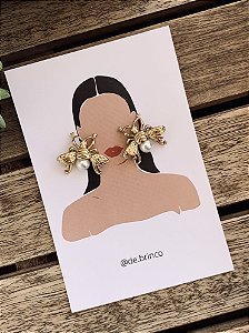 Brinco Abelha Bundinha de Pérola