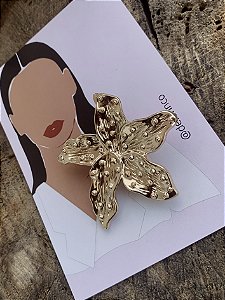 Broche Lírio Dourado