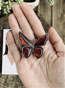 Broche/ pingente Borboleta Bordô