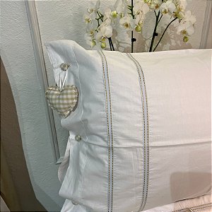 Capa Pespontada em Percal 230 Fios (100% Algodão) – com pingente porta-essência