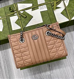 Bolsa Gucci Tote GG Marmont Matelassê Pequena