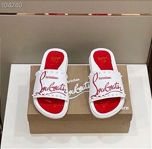 Chinelo Saint Laurent