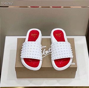 Chinelo Saint Laurent