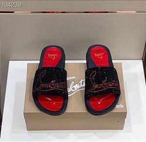 Chinelo Saint Laurent