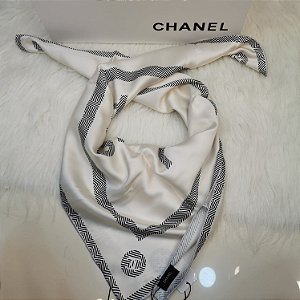 Lenço  Chanel