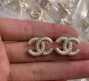 Brinco Chanel
