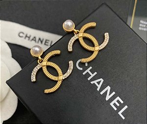 Brinco Chanel