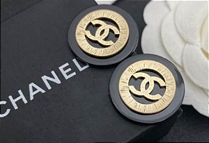 Brinco Chanel