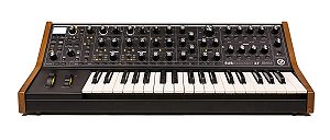 Moog Subsequent 37 - Sintetizador Analógico