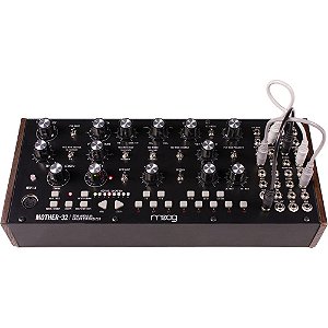 Sintetizador analógico semi-modular Moog Mother-32 mother 32