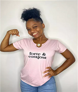 DUPLICADO - T-SHIRT GOLA V PREMIUM - FORTE E CORAJOSA ROSA BEBÊ