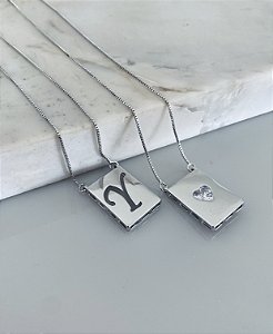 Escapulario com letra Y em semijoia banhado a rôdio branco ESC00001