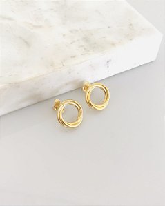 Brinco redondo de elos pequenos em banho de ouro 18k