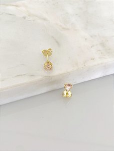 Brinco triangula rosa claro em banho de ouro 18k