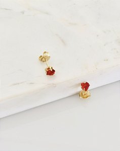 Brinco de coração vermelho em banho de ouro 18k