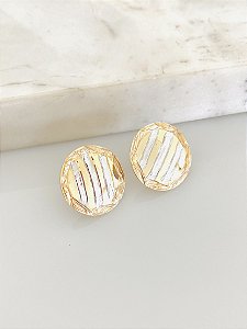 Brinco redondo diamantando com detalhe em três ouros