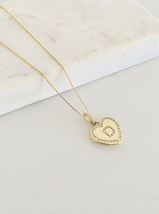 Relicário com letra D em semijoia banhado a ouro