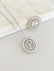 Colar letra oval em semijoia